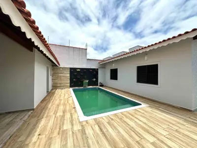 Casa - Térrea com 3 quartos (sendo 3 suite(s)) a 600,00 metros praia.