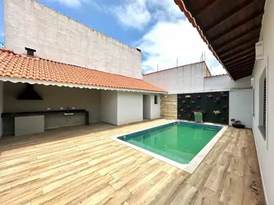 Casa - Térrea com 3 quartos (sendo 3 suite(s)) a 600,00 metros praia.