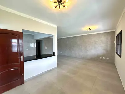 Casa - Térrea com 3 quartos (sendo 3 suite(s)) a 600,00 metros praia.