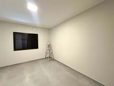 Casa - Térrea com 3 quartos (sendo 3 suite(s)) a 600,00 metros praia.