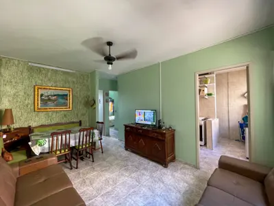 Apartamento - Amplo com 2 dormitórios (sendo 0 suite(s)) a 400 metros praia.
