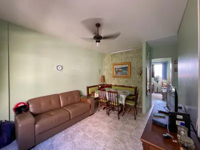 Apartamento - Amplo com 2 dormitórios (sendo 0 suite(s)) a 400 metros praia.