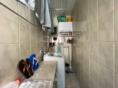 Apartamento - Amplo com 2 dormitórios (sendo 0 suite(s)) a 400 metros praia.