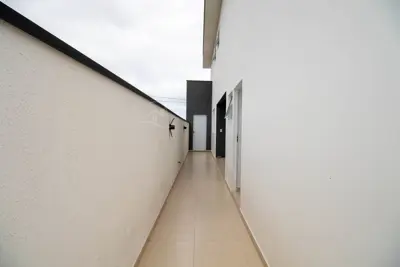 Casa - Sobrado com 3 dormitórios (sendo 3 suite(s)) a 1500,00 metros praia.