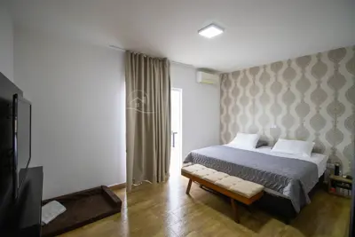 Casa - Sobrado com 3 dormitórios (sendo 3 suite(s)) a 1500,00 metros praia.