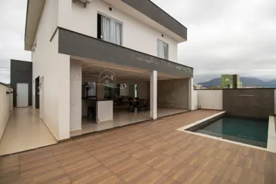 Casa - Sobrado com 3 dormitórios (sendo 3 suite(s)) a 1500,00 metros praia.