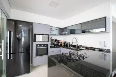 Casa - Sobrado com 3 dormitórios (sendo 3 suite(s)) a 1500,00 metros praia.