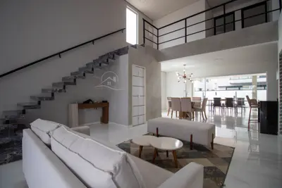 Casa - Sobrado com 3 dormitórios (sendo 3 suite(s)) a 1500,00 metros praia.