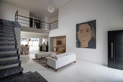 Casa - Sobrado com 3 dormitórios (sendo 3 suite(s)) a 1500,00 metros praia.