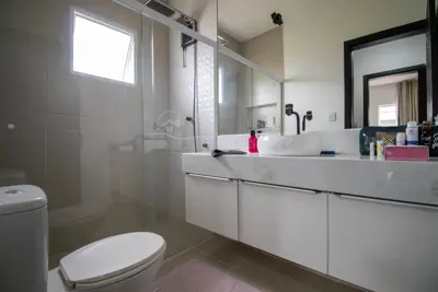 Casa - Sobrado com 3 dormitórios (sendo 3 suite(s)) a 1500,00 metros praia.