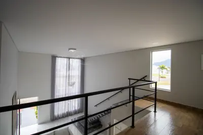 Casa - Sobrado com 3 dormitórios (sendo 3 suite(s)) a 1500,00 metros praia.