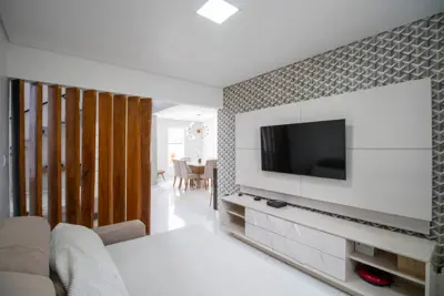 Casa - Sobrado com 3 dormitórios (sendo 3 suite(s)) a 1500,00 metros praia.