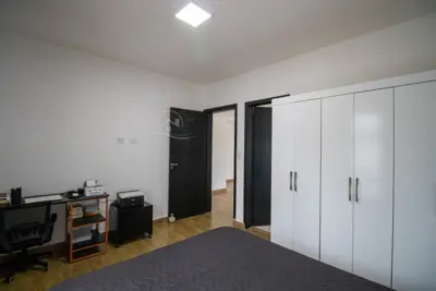 Casa - Sobrado com 3 dormitórios (sendo 3 suite(s)) a 1500,00 metros praia.