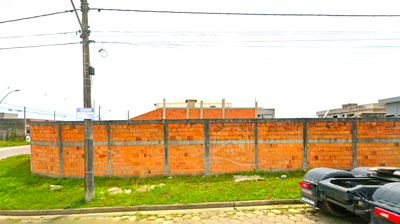 Terreno - Murado com  quartos  a 2,00 metros praia.