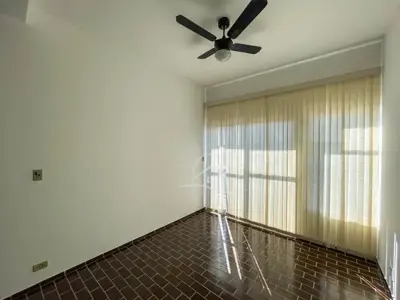 Apartamento - Amplo com 3 quartos (sendo 1 suite(s)) a 50,00 metros praia.