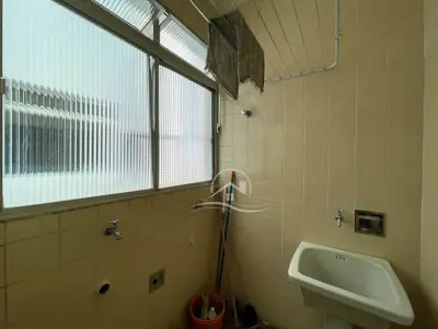 Apartamento - Amplo com 3 quartos (sendo 1 suite(s)) a 50,00 metros praia.