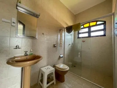 Casa - Sobrado com 4 dormitórios (sendo 4 suite(s)) a 250,00 metros praia.