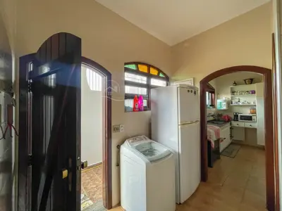 Casa - Sobrado com 4 dormitórios (sendo 4 suite(s)) a 250,00 metros praia.