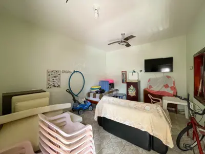 Casa - Sobrado com 4 dormitórios (sendo 4 suite(s)) a 250,00 metros praia.