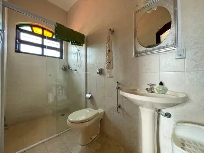 Casa - Sobrado com 4 dormitórios (sendo 4 suite(s)) a 250,00 metros praia.