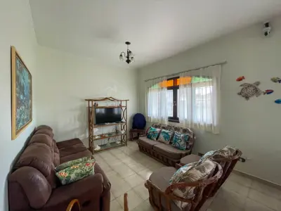 Casa - Sobrado com 4 dormitórios (sendo 4 suite(s)) a 250,00 metros praia.