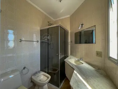 Apartamento - Amplo com 3 dormitórios (sendo 1 suite(s)) a 1,50 metros praia.