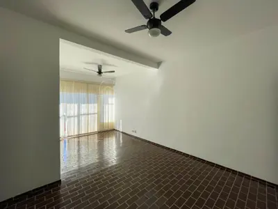 Apartamento - Amplo com 3 dormitórios (sendo 1 suite(s)) a 1,50 metros praia.