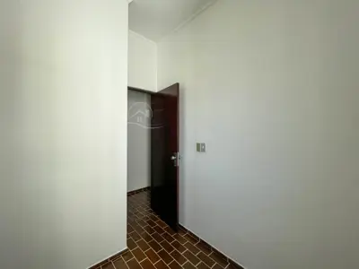 Apartamento - Amplo com 3 dormitórios (sendo 1 suite(s)) a 1,50 metros praia.