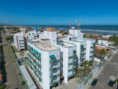 Apartamento - Amplo com 3 dormitórios (sendo 1 suite(s)) a 1,50 metros praia.