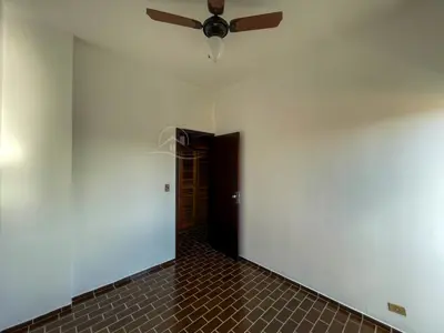 Apartamento - Amplo com 3 dormitórios (sendo 1 suite(s)) a 1,50 metros praia.