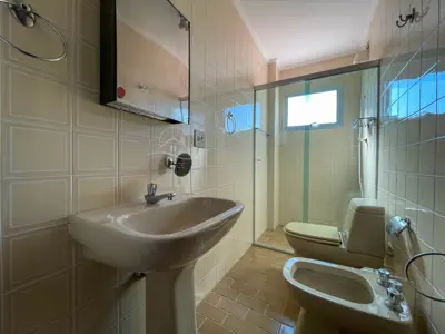 Apartamento - Amplo com 3 dormitórios (sendo 1 suite(s)) a 1,50 metros praia.