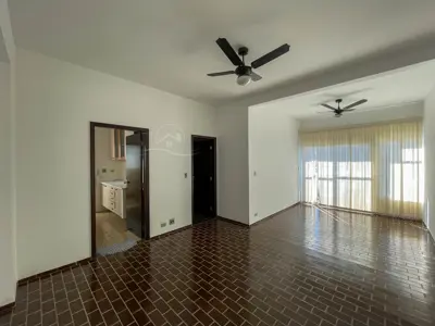 Apartamento - Amplo com 3 dormitórios (sendo 1 suite(s)) a 1,50 metros praia.