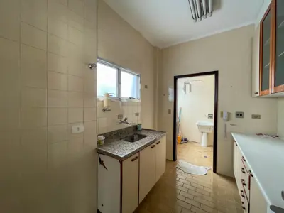 Apartamento - Amplo com 3 dormitórios (sendo 1 suite(s)) a 1,50 metros praia.