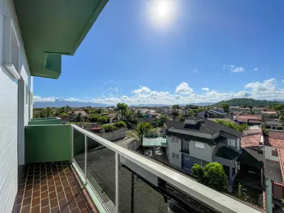 Apartamento - Amplo com 3 dormitórios (sendo 1 suite(s)) a 1,50 metros praia.
