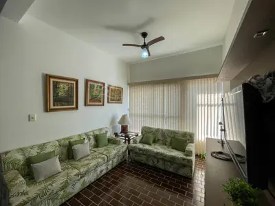Apartamento - Cobertura com 3 dormitórios (sendo 1 suite(s)) a 150,00 metros praia.