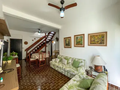 Apartamento - Cobertura com 3 dormitórios (sendo 1 suite(s)) a 150,00 metros praia.