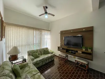 Apartamento - Cobertura com 3 dormitórios (sendo 1 suite(s)) a 150,00 metros praia.