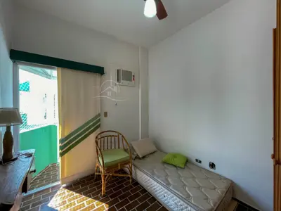 Apartamento - Cobertura com 3 dormitórios (sendo 1 suite(s)) a 150,00 metros praia.