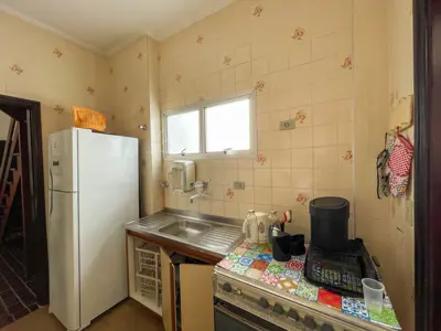 Apartamento - Cobertura com 3 dormitórios (sendo 1 suite(s)) a 150,00 metros praia.