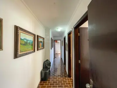 Apartamento - Cobertura com 3 dormitórios (sendo 1 suite(s)) a 150,00 metros praia.