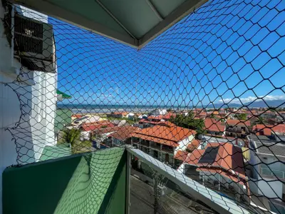 Apartamento - Cobertura com 3 dormitórios (sendo 1 suite(s)) a 150,00 metros praia.