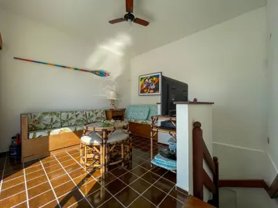 Apartamento - Cobertura com 3 dormitórios (sendo 1 suite(s)) a 150,00 metros praia.
