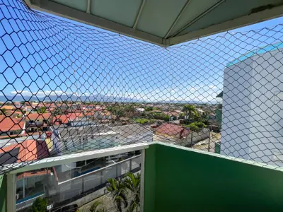 Apartamento - Cobertura com 3 dormitórios (sendo 1 suite(s)) a 150,00 metros praia.