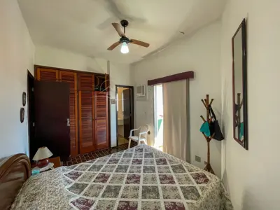 Apartamento - Cobertura com 3 dormitórios (sendo 1 suite(s)) a 150,00 metros praia.