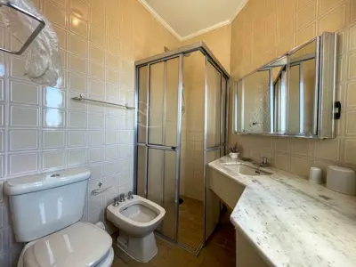 Apartamento - Cobertura com 3 dormitórios (sendo 1 suite(s)) a 150,00 metros praia.