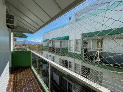 Apartamento - Cobertura com 3 dormitórios (sendo 1 suite(s)) a 150,00 metros praia.