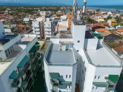 Apartamento - Cobertura com 3 dormitórios (sendo 1 suite(s)) a 150,00 metros praia.