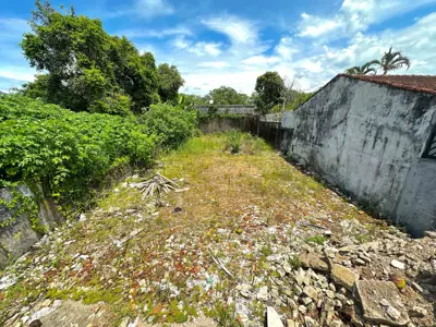 Terreno - Amplo com  quartos  a 950,00 metros praia.