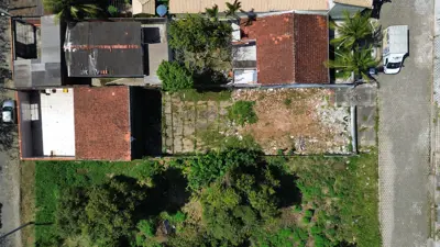 Terreno - Amplo com  quartos  a 950,00 metros praia.