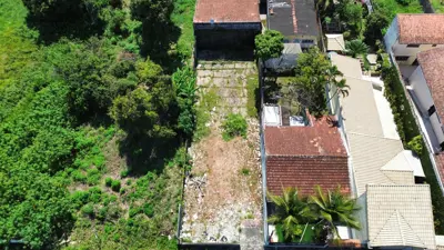 Terreno - Amplo com  quartos  a 950,00 metros praia.